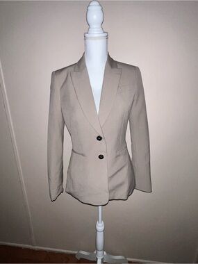 Tahari: Arthur S. Levine beige tailored blazer in a Size 2